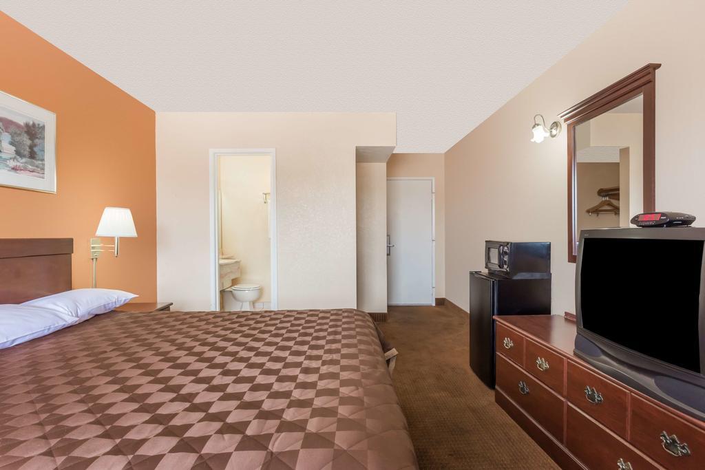 Travelodge By Wyndham Mesa Exterior photo