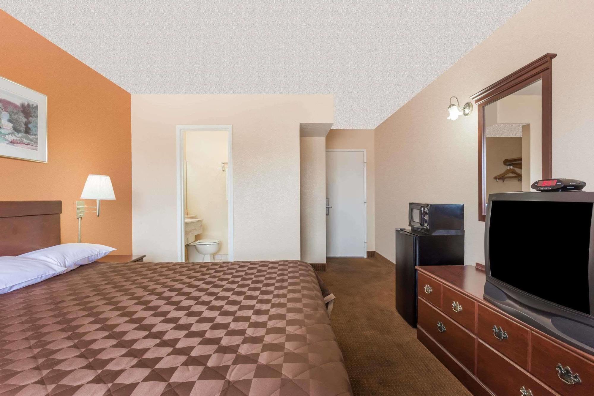 Travelodge By Wyndham Mesa Exterior photo
