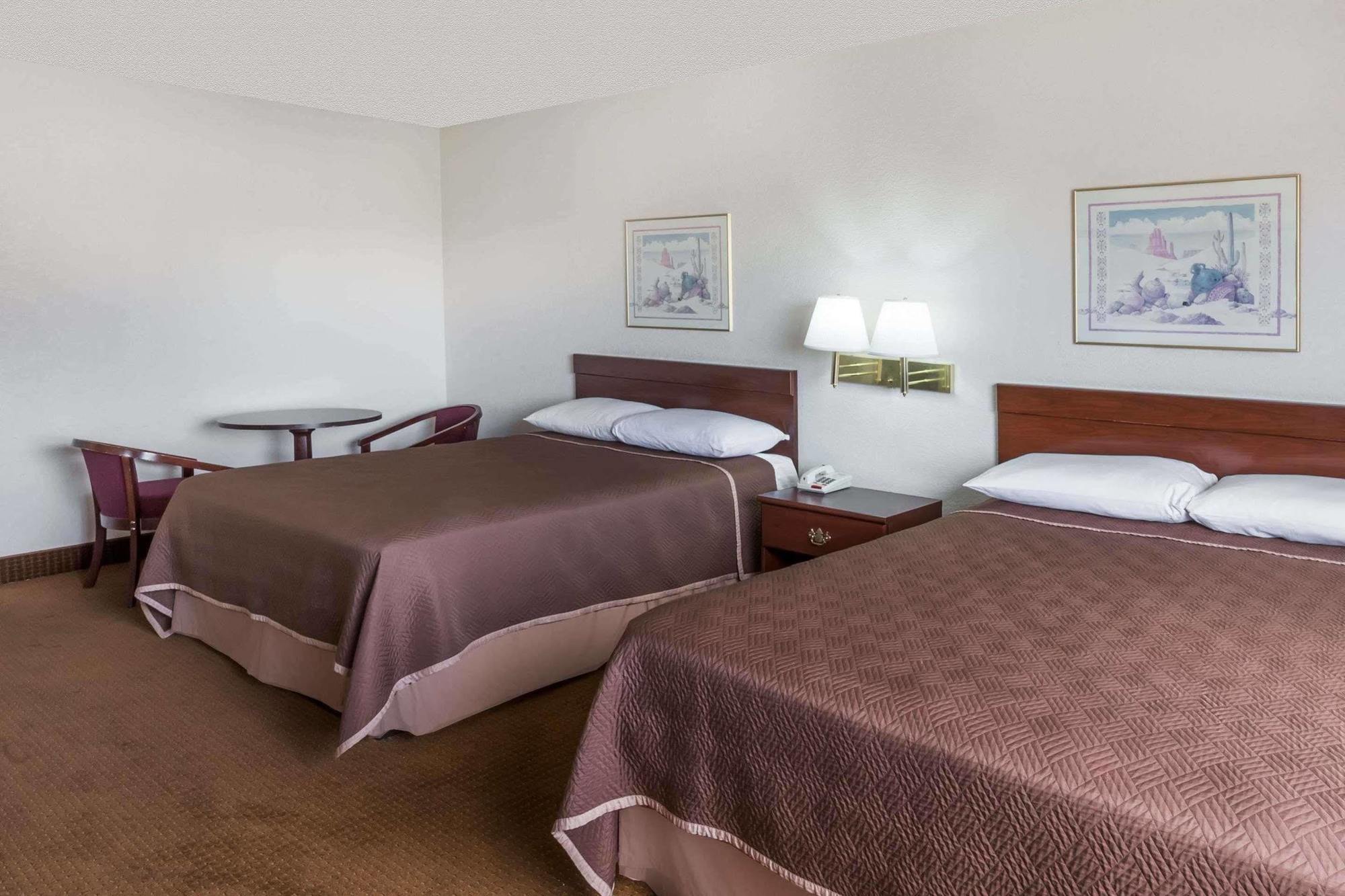 Travelodge By Wyndham Mesa Exterior photo