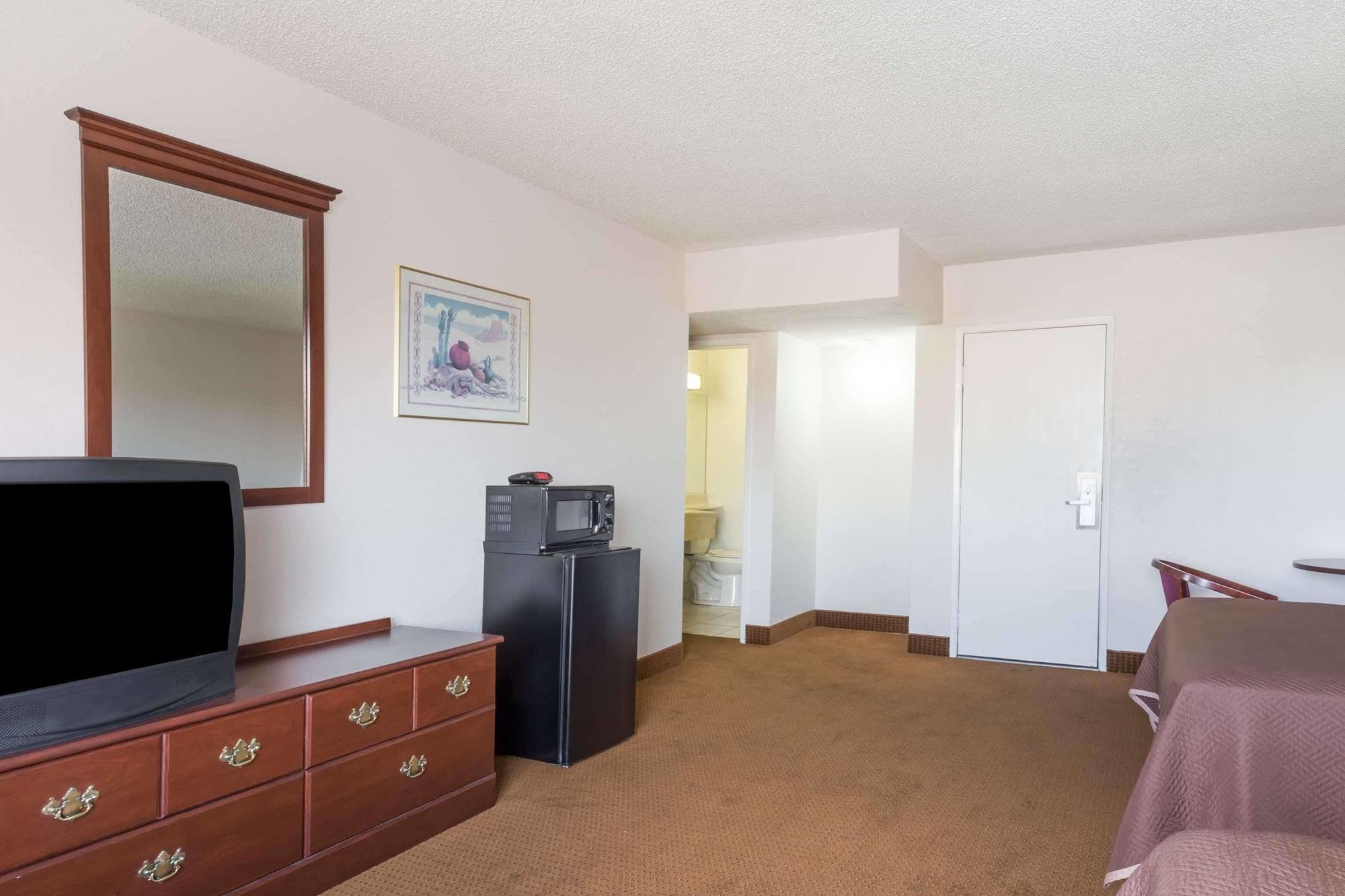 Travelodge By Wyndham Mesa Exterior photo